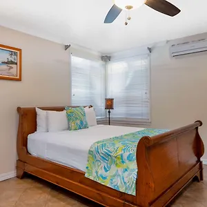 Hotel Days By Wyndham Maui Oceanfront